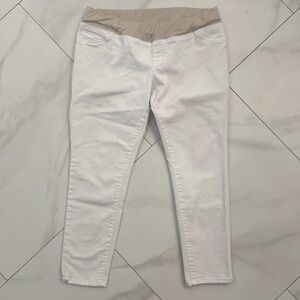 Liz Lange Maternity White Denim Ankle Pants.  Sz M